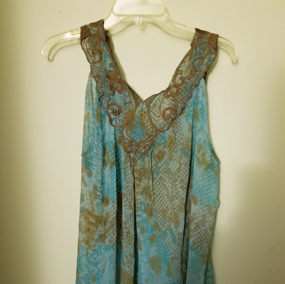 Shirt - Picture 3 of 4